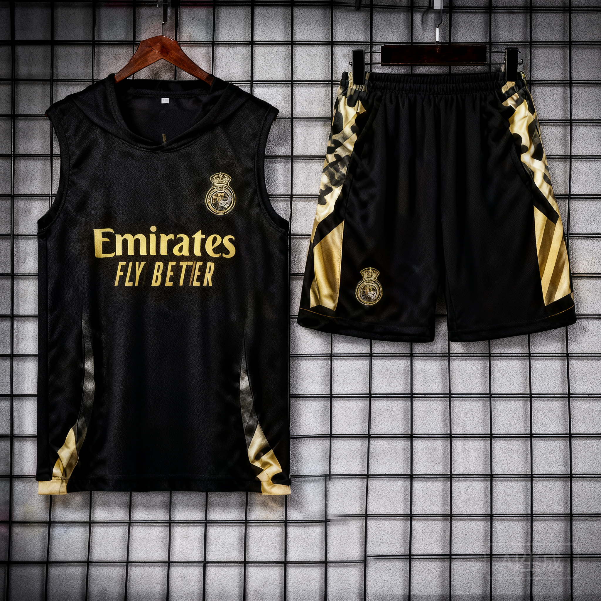 Adidas Black Sportswear Set: Breathable & Comfortable